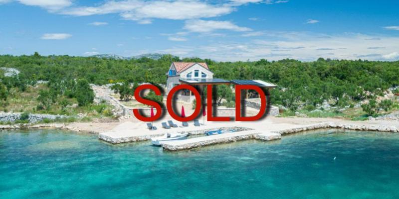 Oaza mira u apsolutnoj osami na samoj plaži