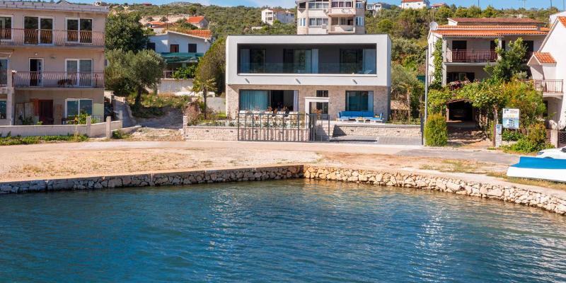 Strandvilla in ruhiger Bucht