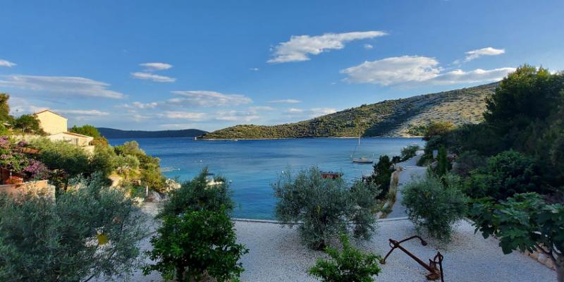 Autentična dalmatinska kamena vila na samoj plaži