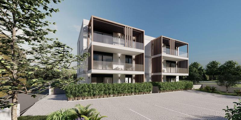 Moderni dvosobni apartman s privatnim vrtom samo 50 m od mora 
